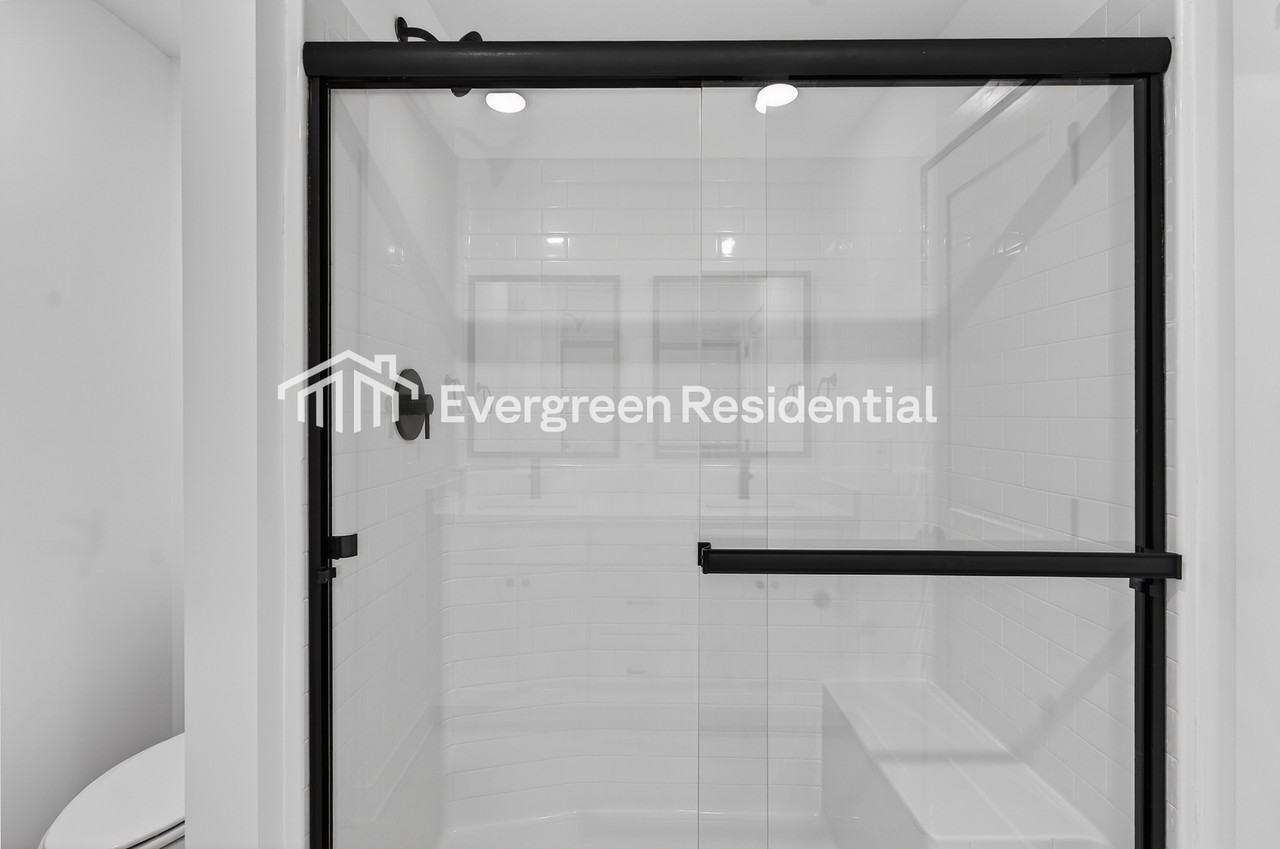 7013 Nw 82nd Ter - Photo 7 of 26