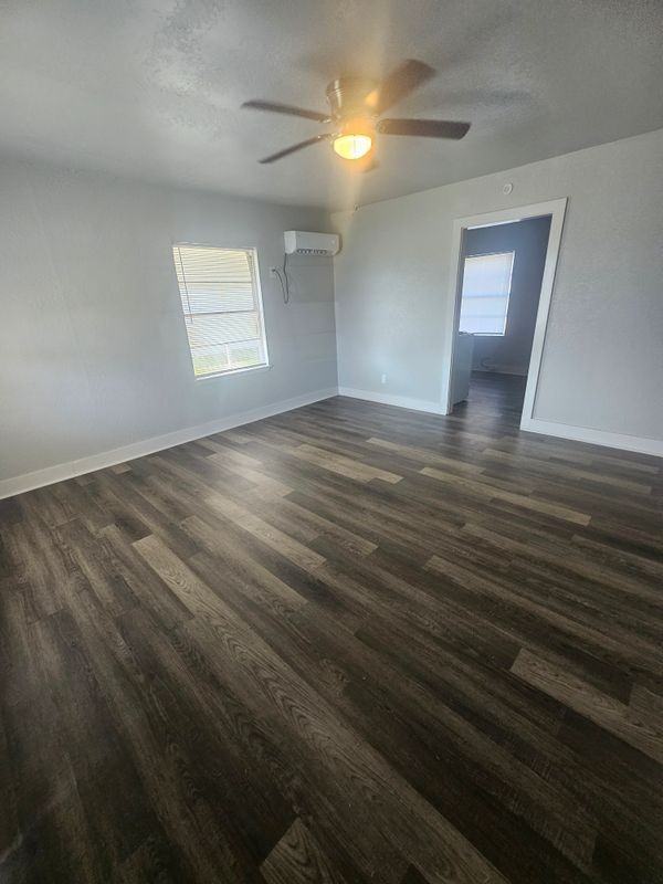1311 Fred St - Photo 3 of 12