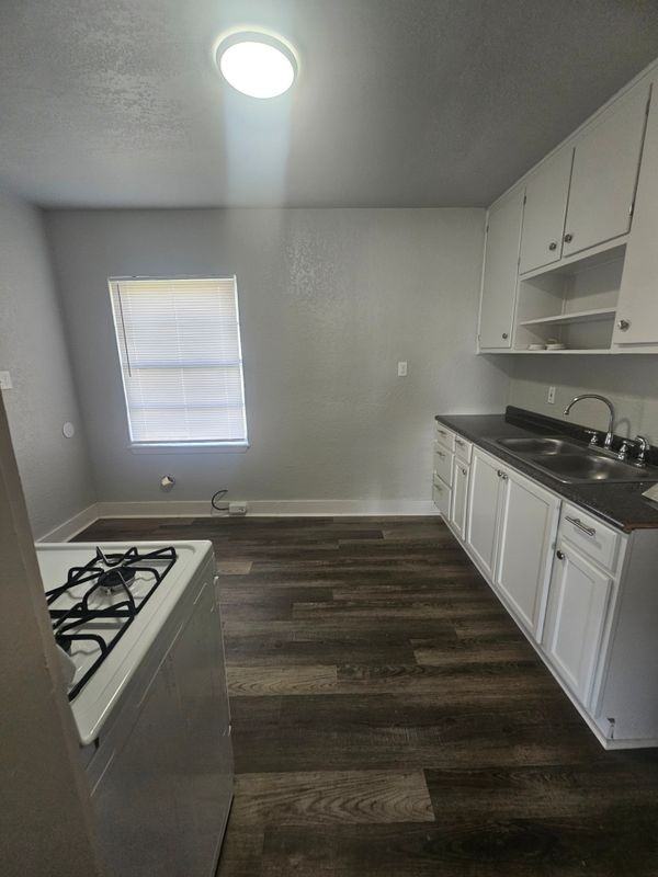 1311 Fred St - Photo 6 of 12