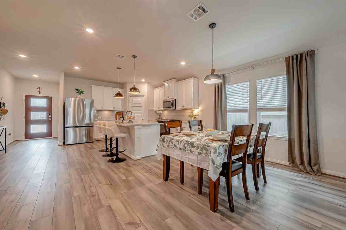 2114 Cherryvale Dr - Photo 5 of 42