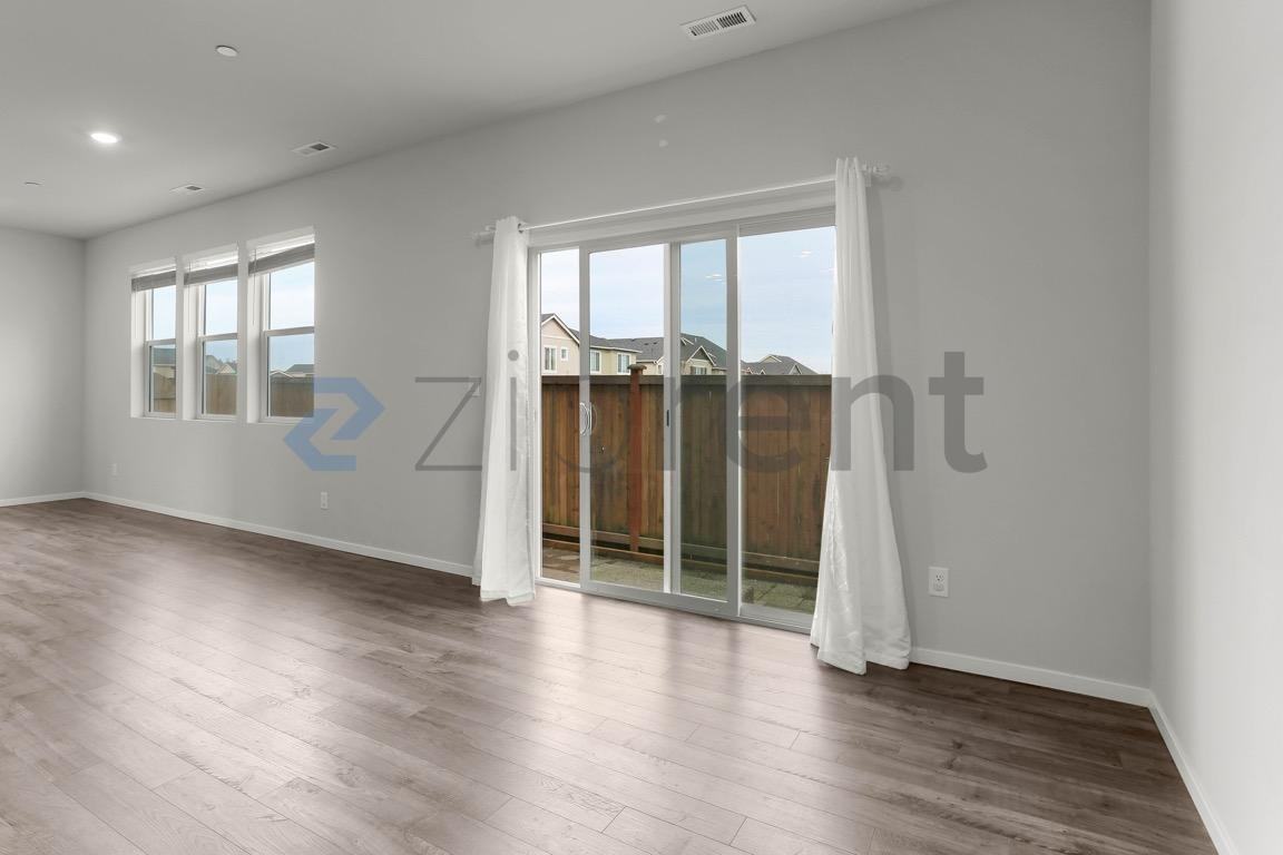 11013 186th St E - Photo 7 of 24