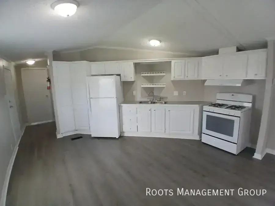 311 Carriage Lane Est #311 - Photo 3 of 12