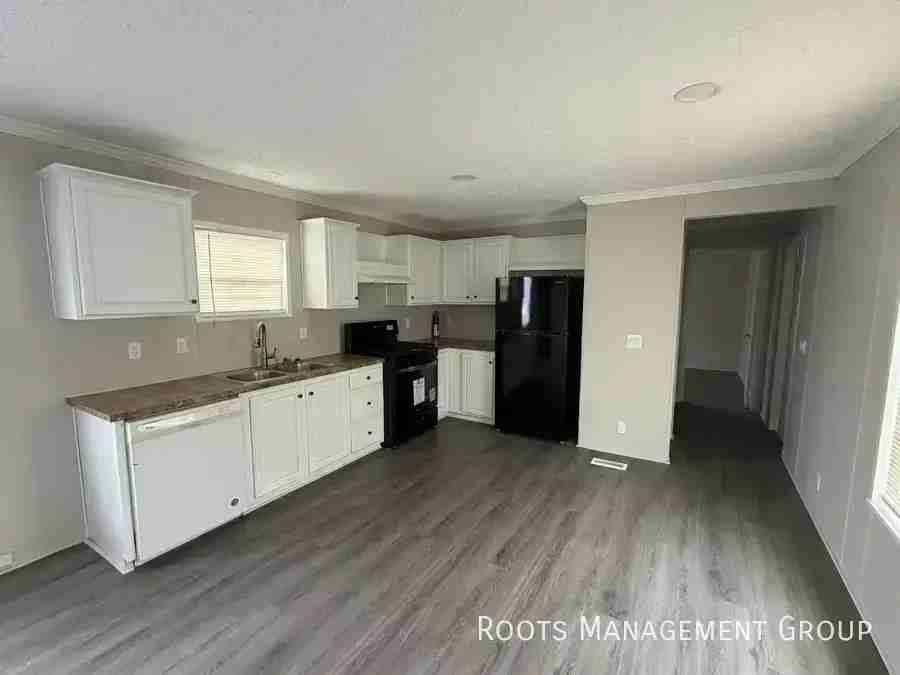 302 Carriage Lane Est #302 - Photo 3 of 13