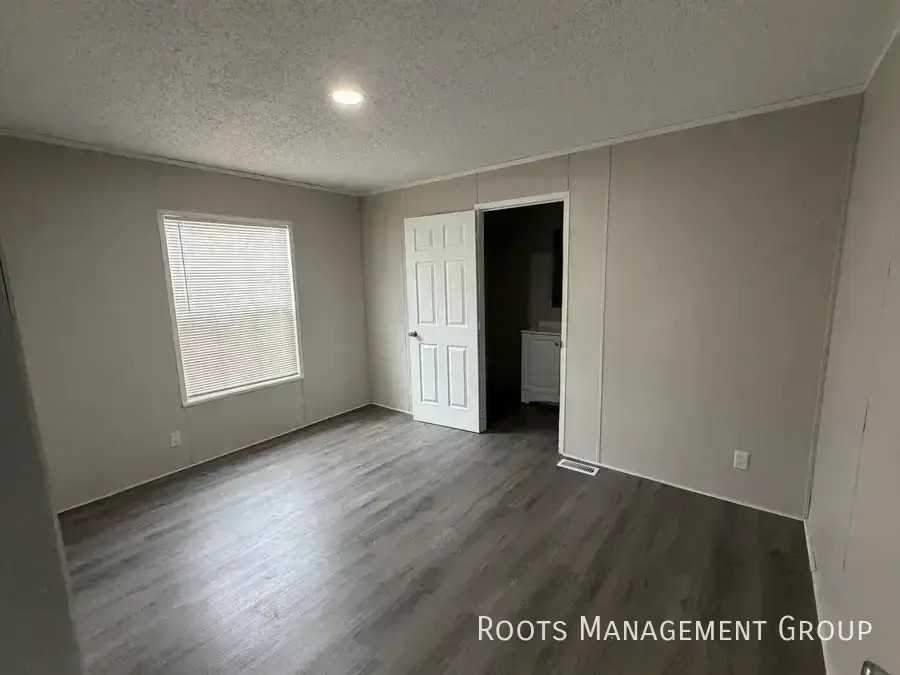 302 Carriage Lane Est #302 - Photo 4 of 13