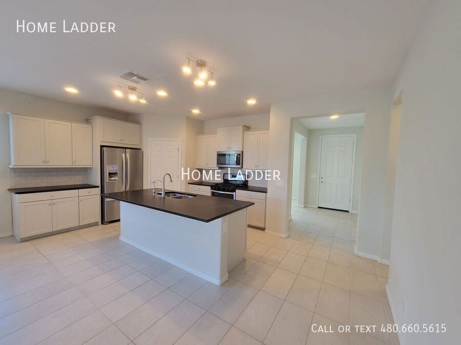 25932 W Quail Ave - Photo 3 of 21