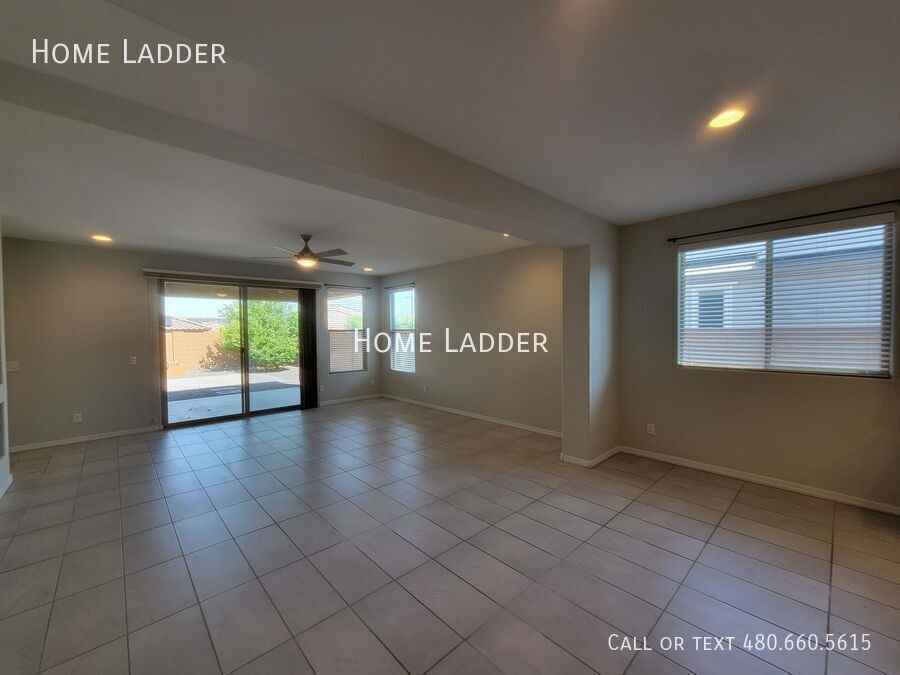 25932 W Quail Ave - Photo 7 of 21