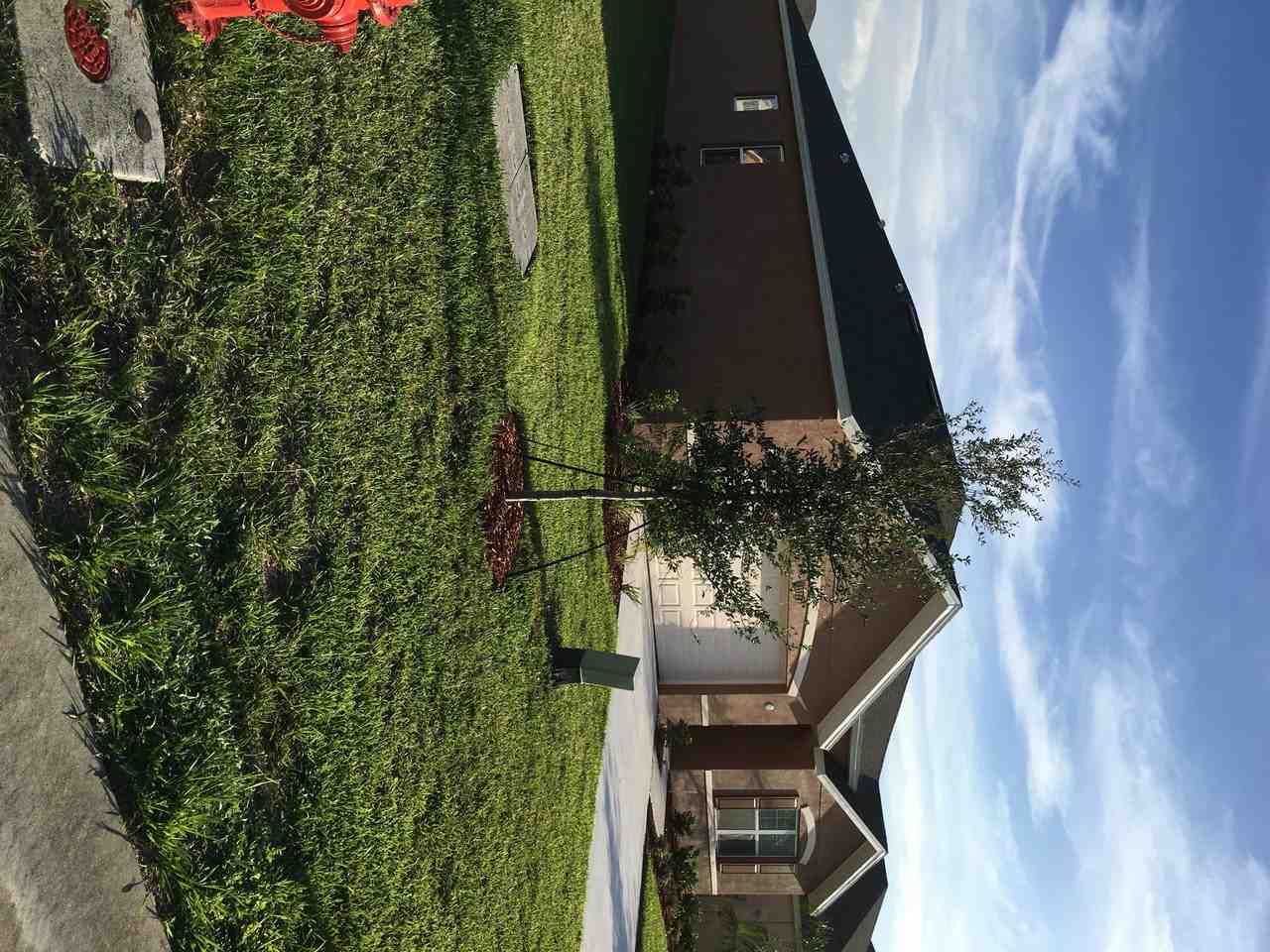 1522 Lexington Sq Sw - Photo 3 of 19