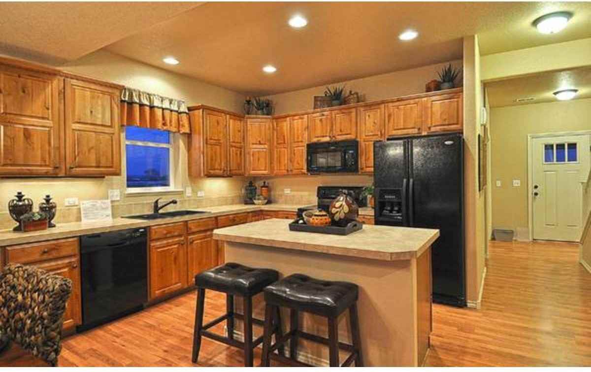 2121 Saison St - Photo 2 of 9