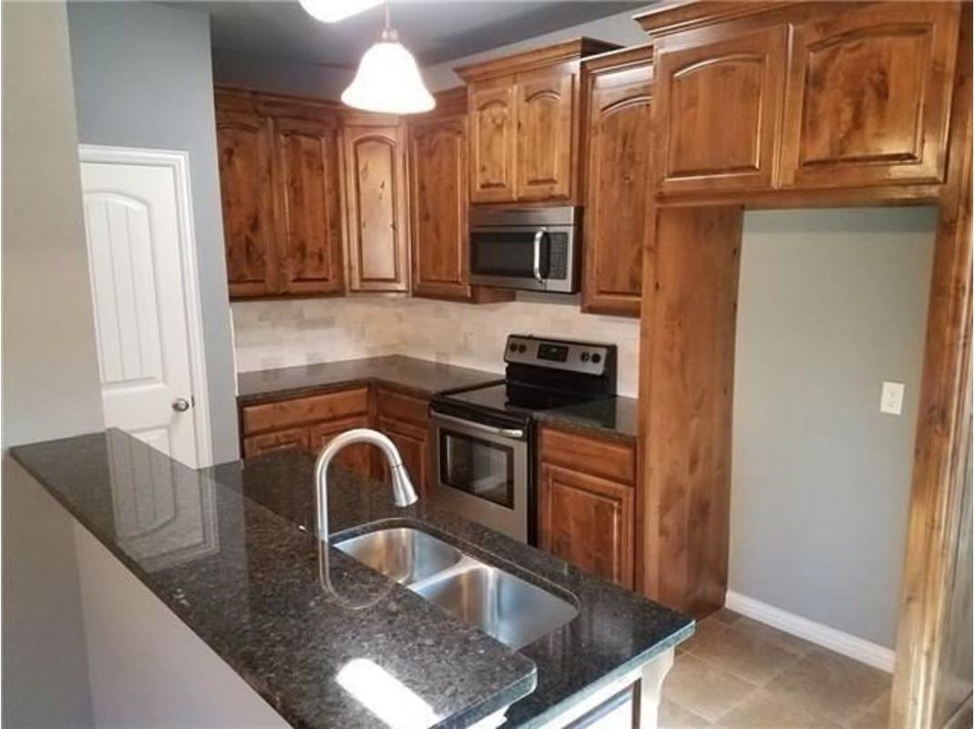 640 Kimbrough St - Photo 3 of 9