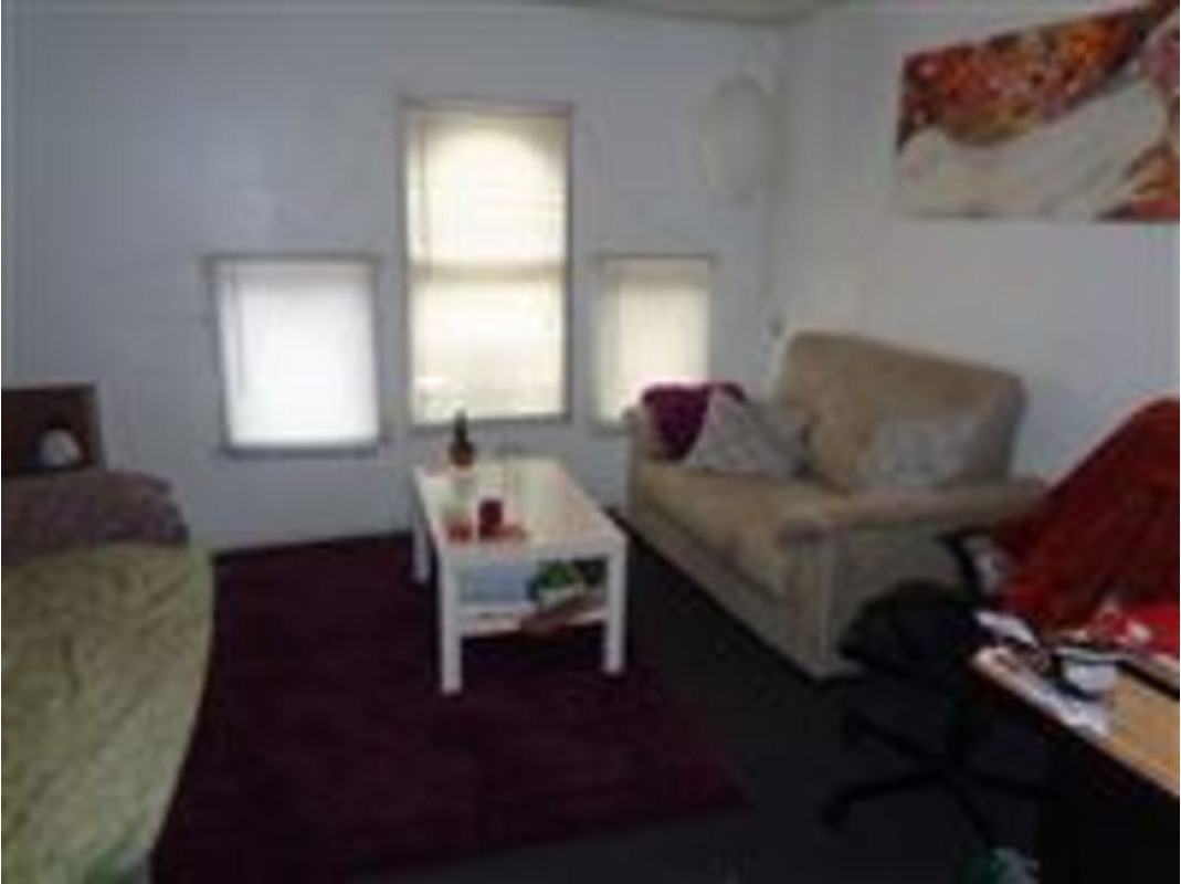 221 N Ashley St - Photo 4 of 9