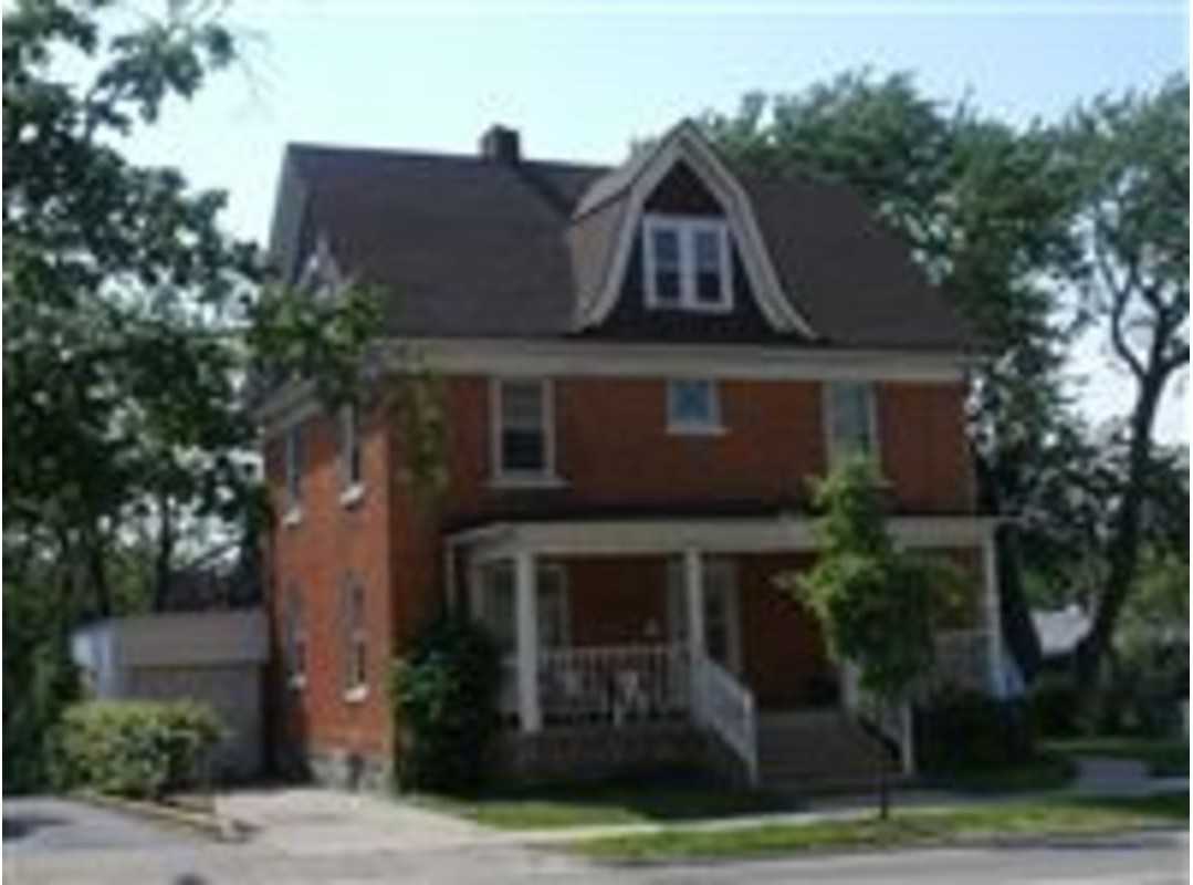 221 N Ashley St - Photo 2 of 9