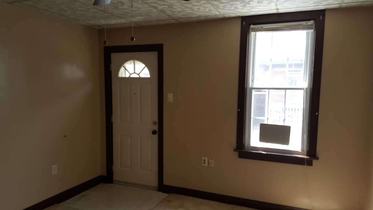 430 New St - Photo 2 of 14