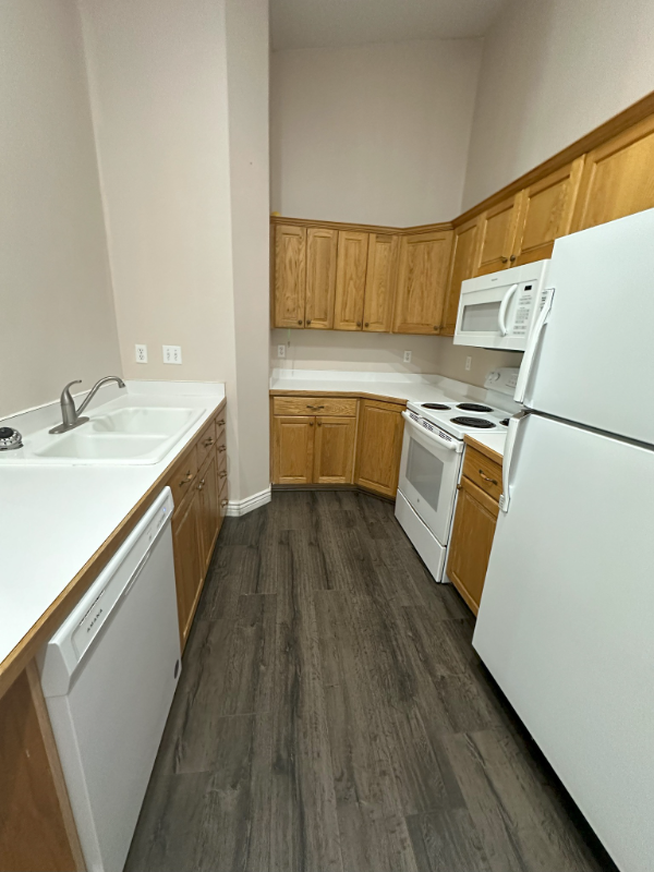 1559 N Riverside Ave #10 - Photo 5 of 13
