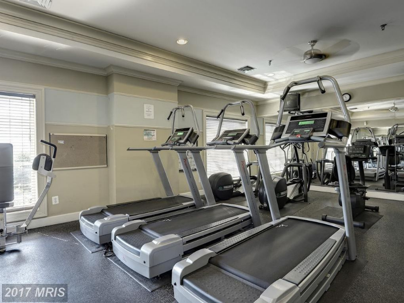 4862 Eisenhower Ave - Photo 2 of 32