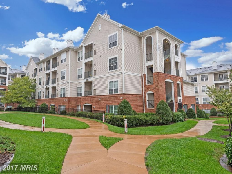 4862 Eisenhower Ave - Photo 5 of 32