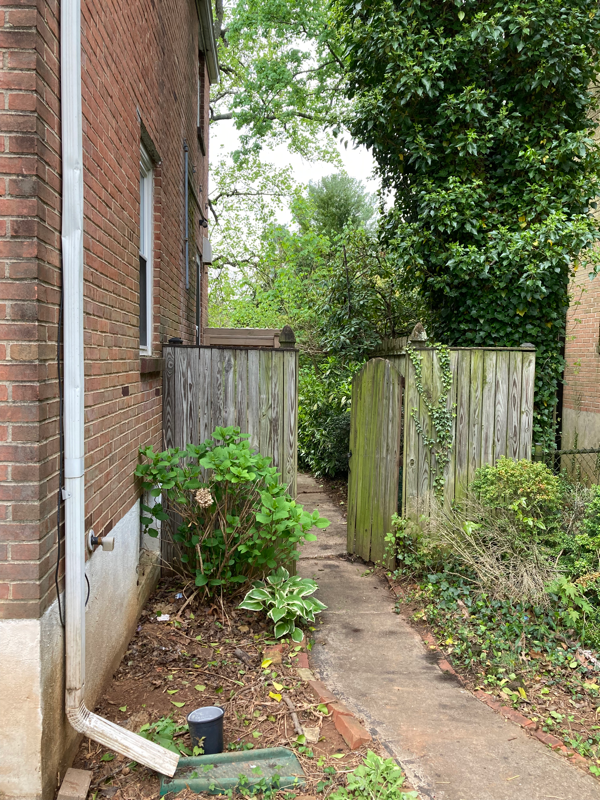 727 Howard Rd - Photo 4 of 33