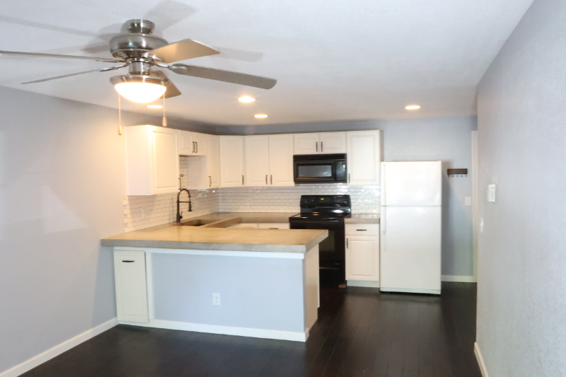 1410 York St - Photo 5 of 20