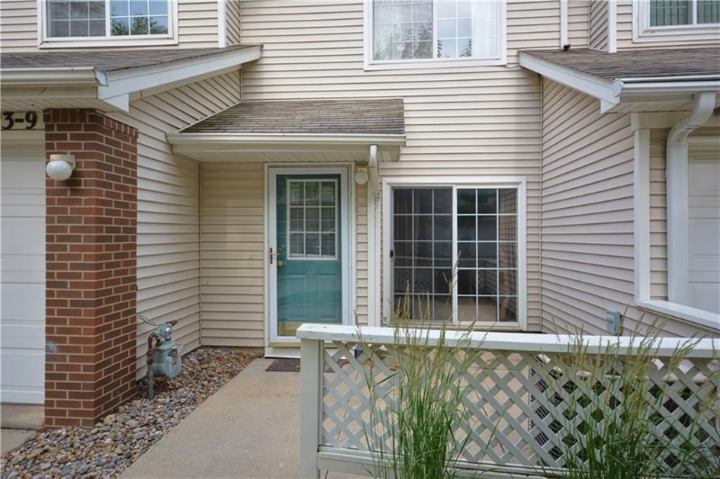 1323 Se Delaware Ave #9 - Photo 2 of 13