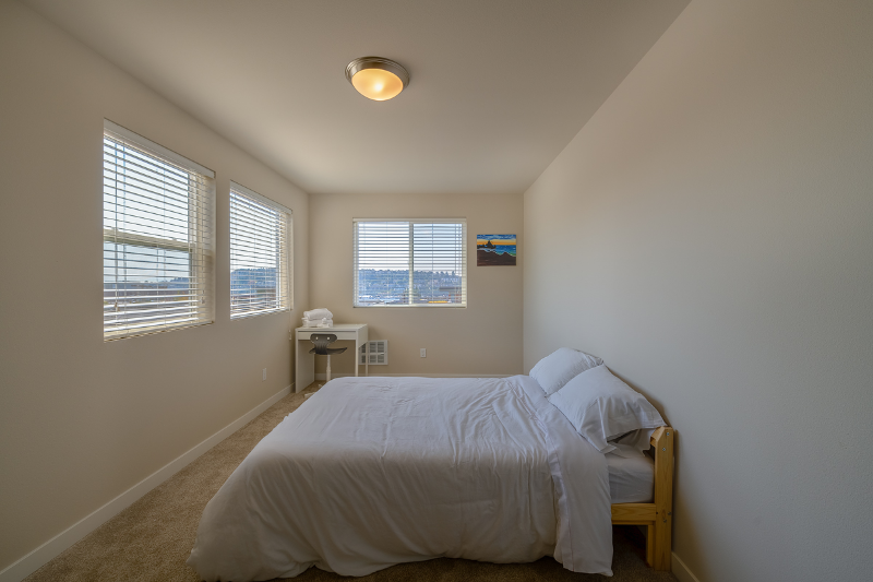 2403 Boylston Ave E - Photo 6 of 26