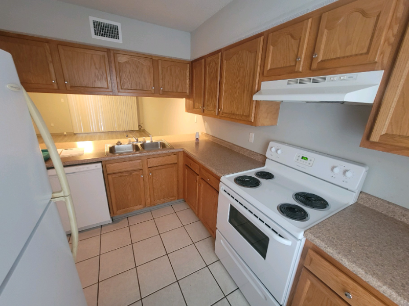 4620 Pontchartrain Dr - Photo 7 of 17