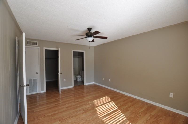 327 General Mouton Ave - Photo 4 of 8