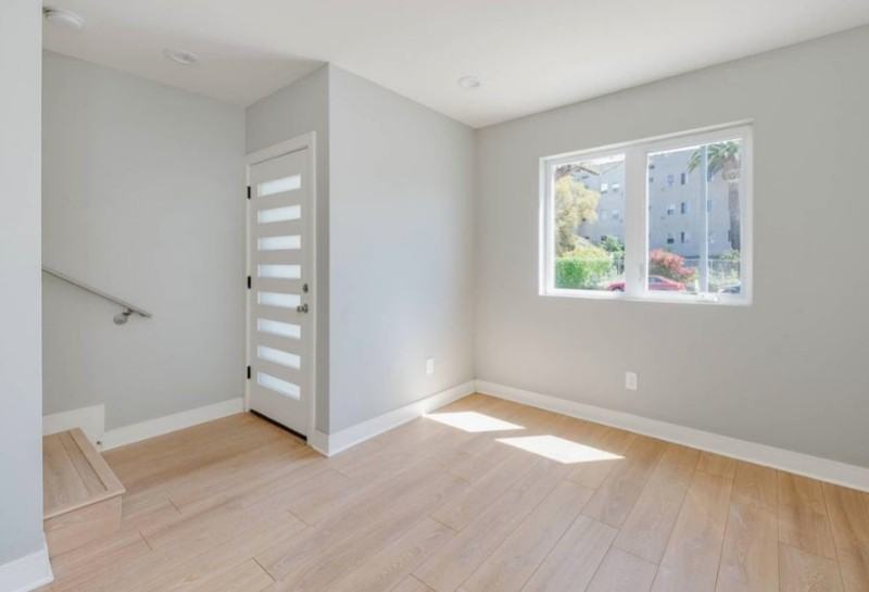429 1/2 N Heliotrope Dr - Photo 4 of 24