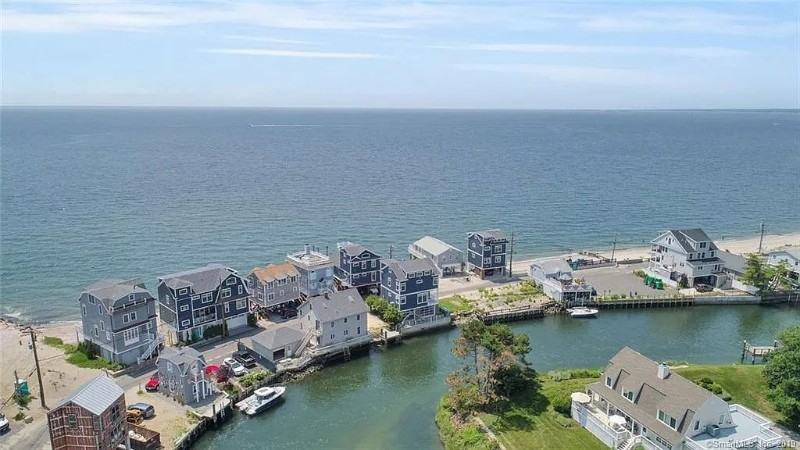 2155 Fairfield Beach Rd - Photo 2 of 25