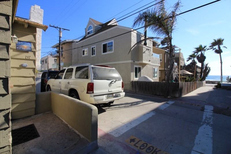 717 Portsmouth Ct - Photo 4 of 48