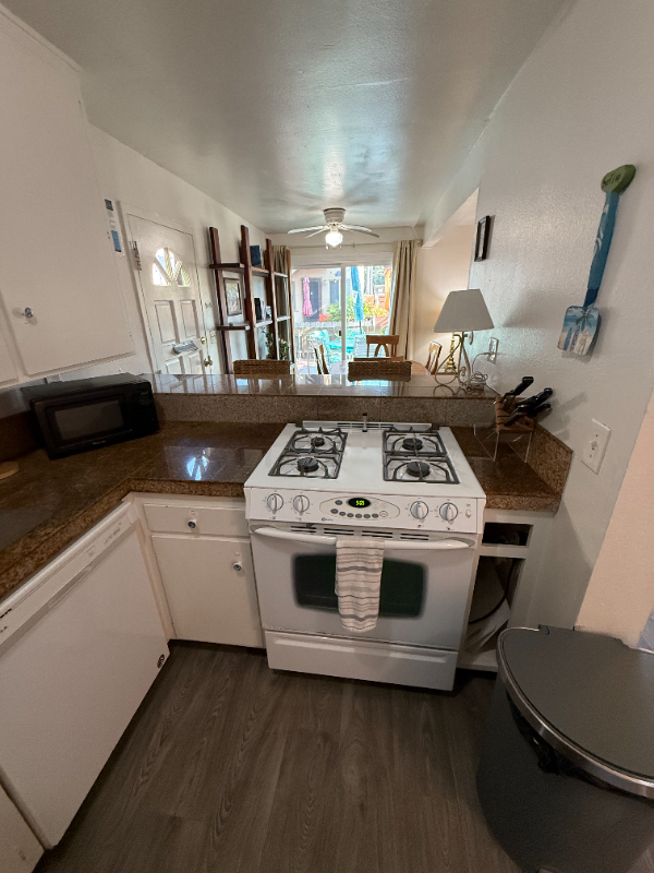 822 Island Ct - Photo 6 of 37