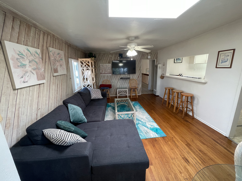 820 Island Ct - Photo 2 of 48