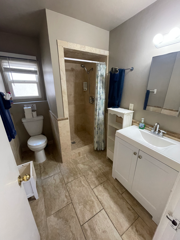 820 Island Ct - Photo 3 of 48