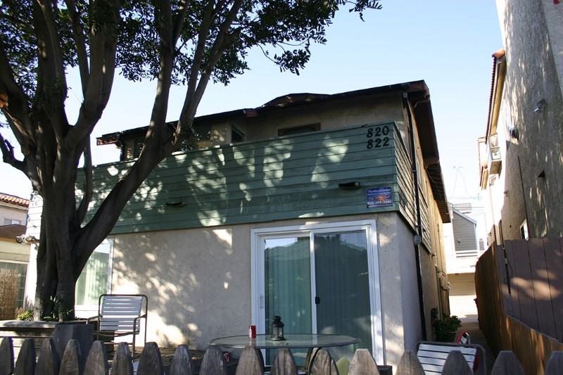 820 Island Ct - Photo 4 of 48