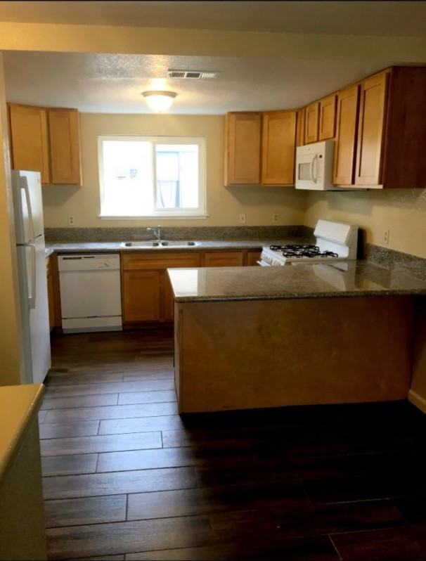 625 D St #A - Photo 3 of 10