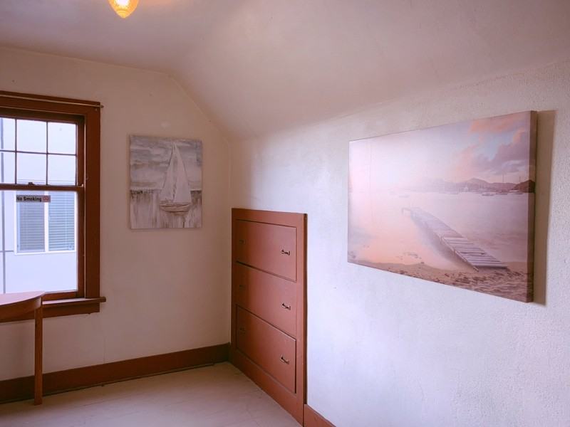 2401 Boylston Ave E - Photo 3 of 12