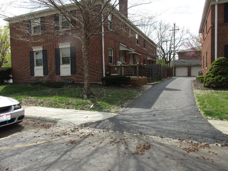 1795 Northwest Ct #B - Photo 4 of 7