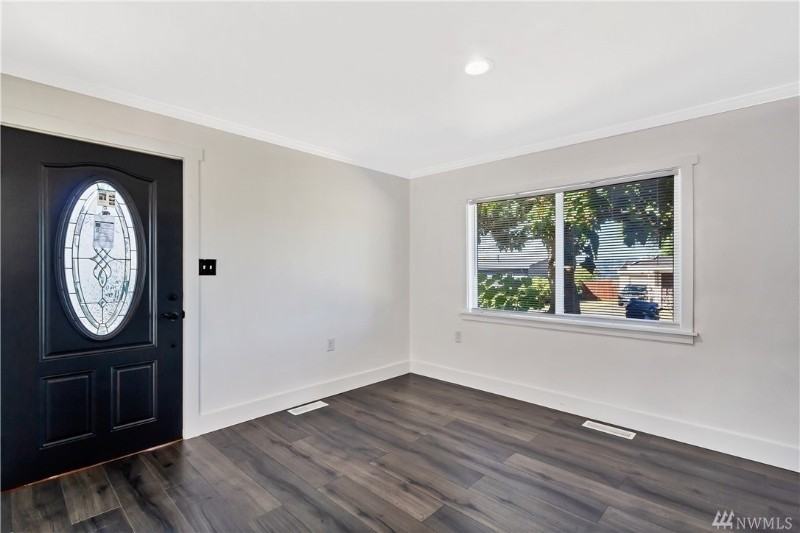 2100 Ne 6th Pl - Photo 2 of 9