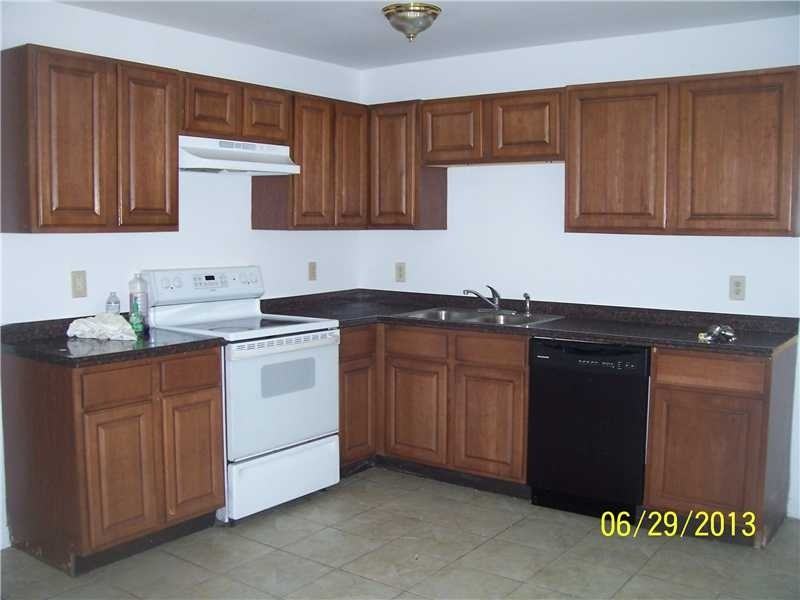 406 Dubarry Pl - Photo 2 of 5