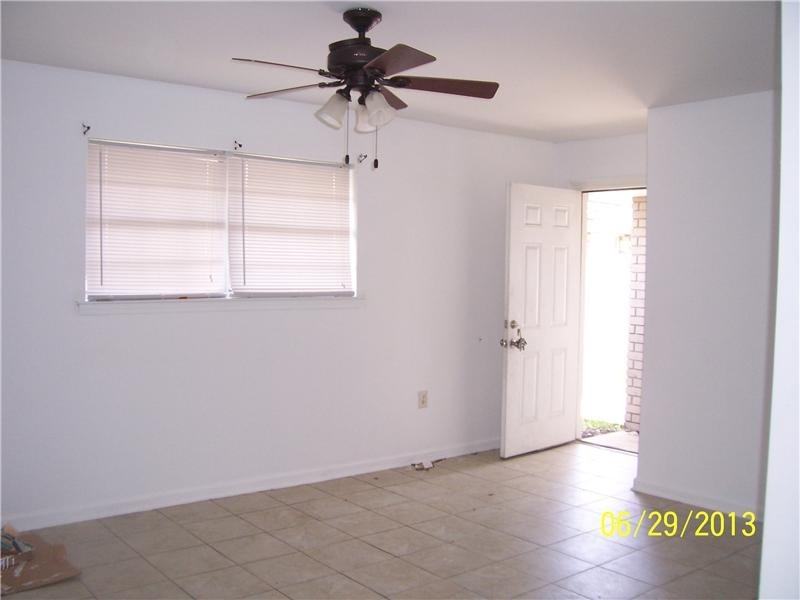 406 Dubarry Pl - Photo 3 of 5