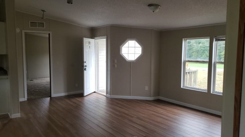 1124 Eulalia Ln - Photo 4 of 17