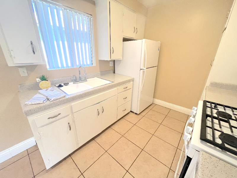550 Silverwood Ave #D - Photo 2 of 14