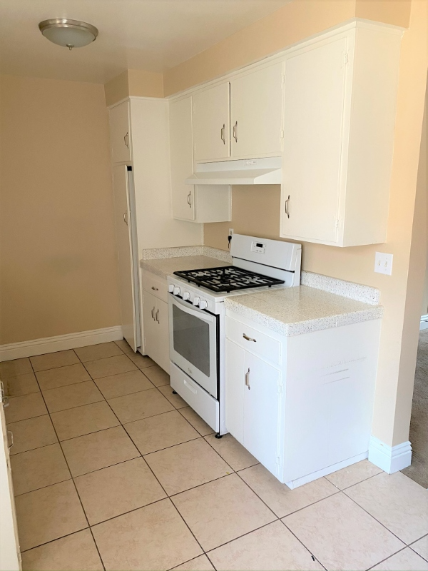 550 Silverwood Ave #D - Photo 4 of 14