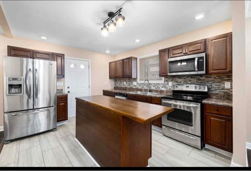 1008 E Club Blvd - Photo 3 of 8