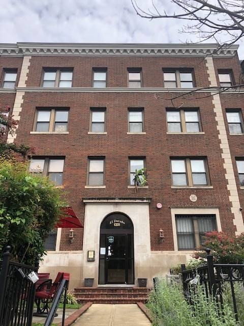 1321 Fairmont St Nw - Photo 2 of 12