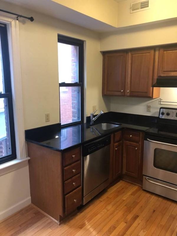 1321 Fairmont St Nw - Photo 5 of 12