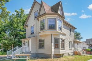featured image of 221 S Pine St