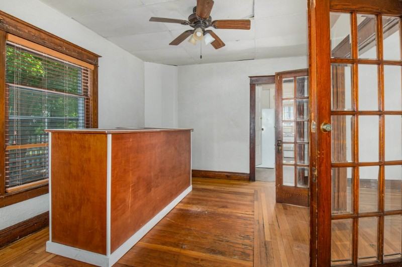221 S Pine St - Photo 7 of 31