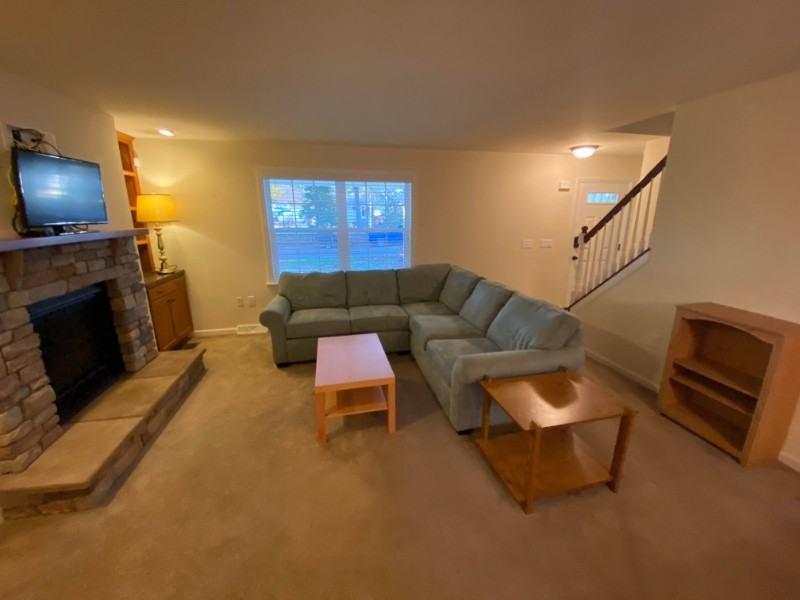 2094 Fieldcrest Dr - Photo 4 of 39