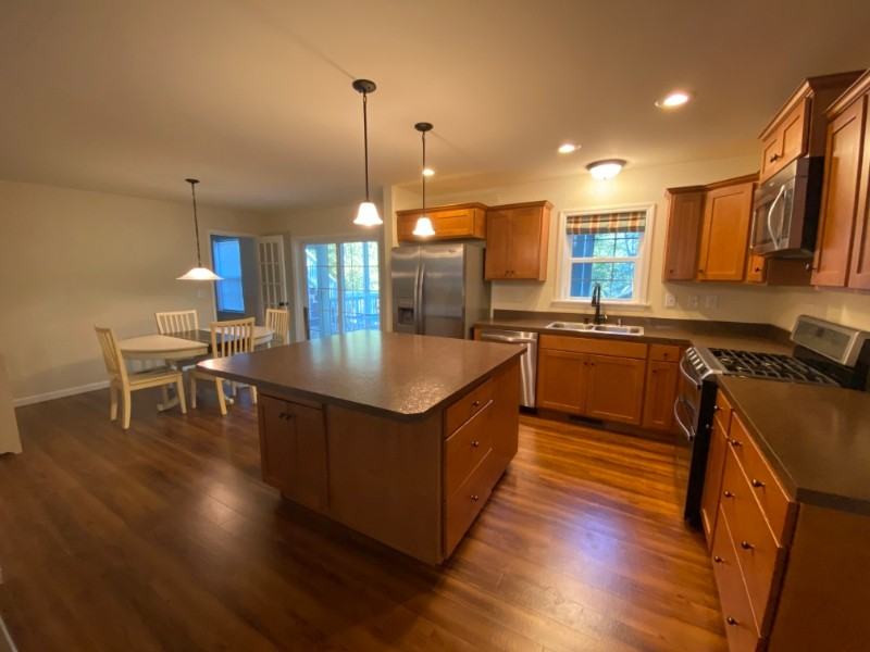 2094 Fieldcrest Dr - Photo 5 of 39