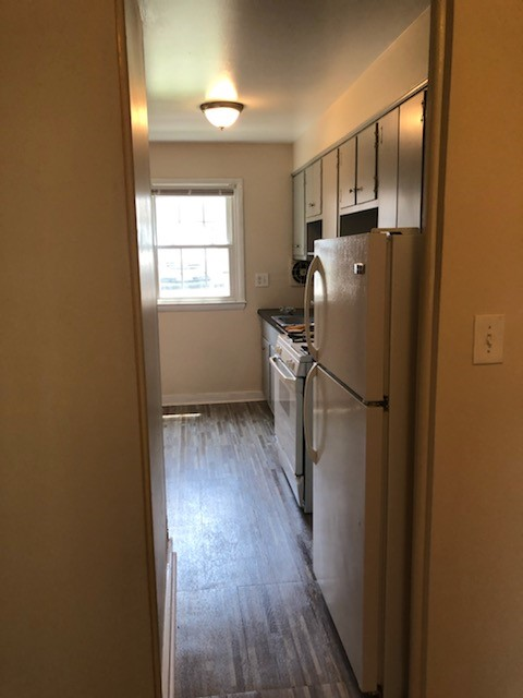 6226 Laurelton Ave - Photo 7 of 15