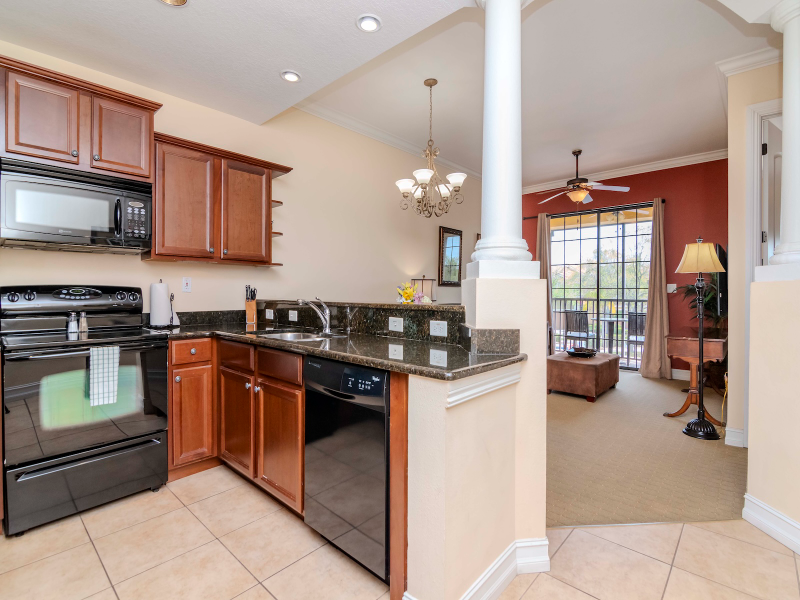 13941 Clubhouse Dr - Photo 7 of 50